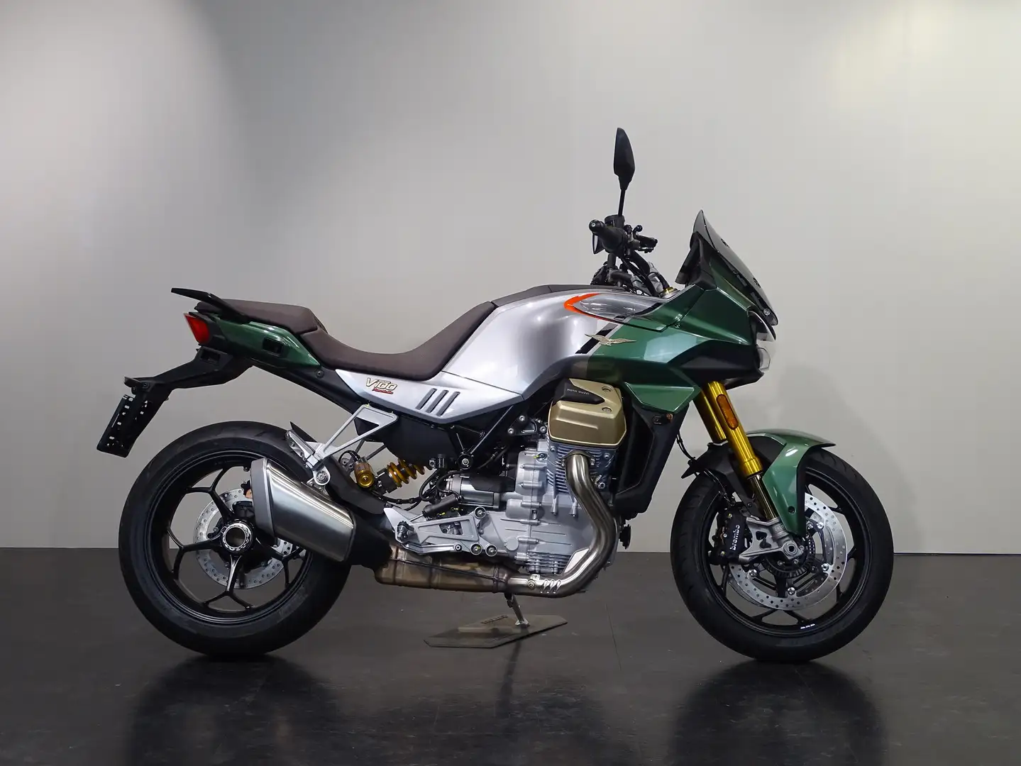 Moto Guzzi V 100 MANDELLO S Groen - 1