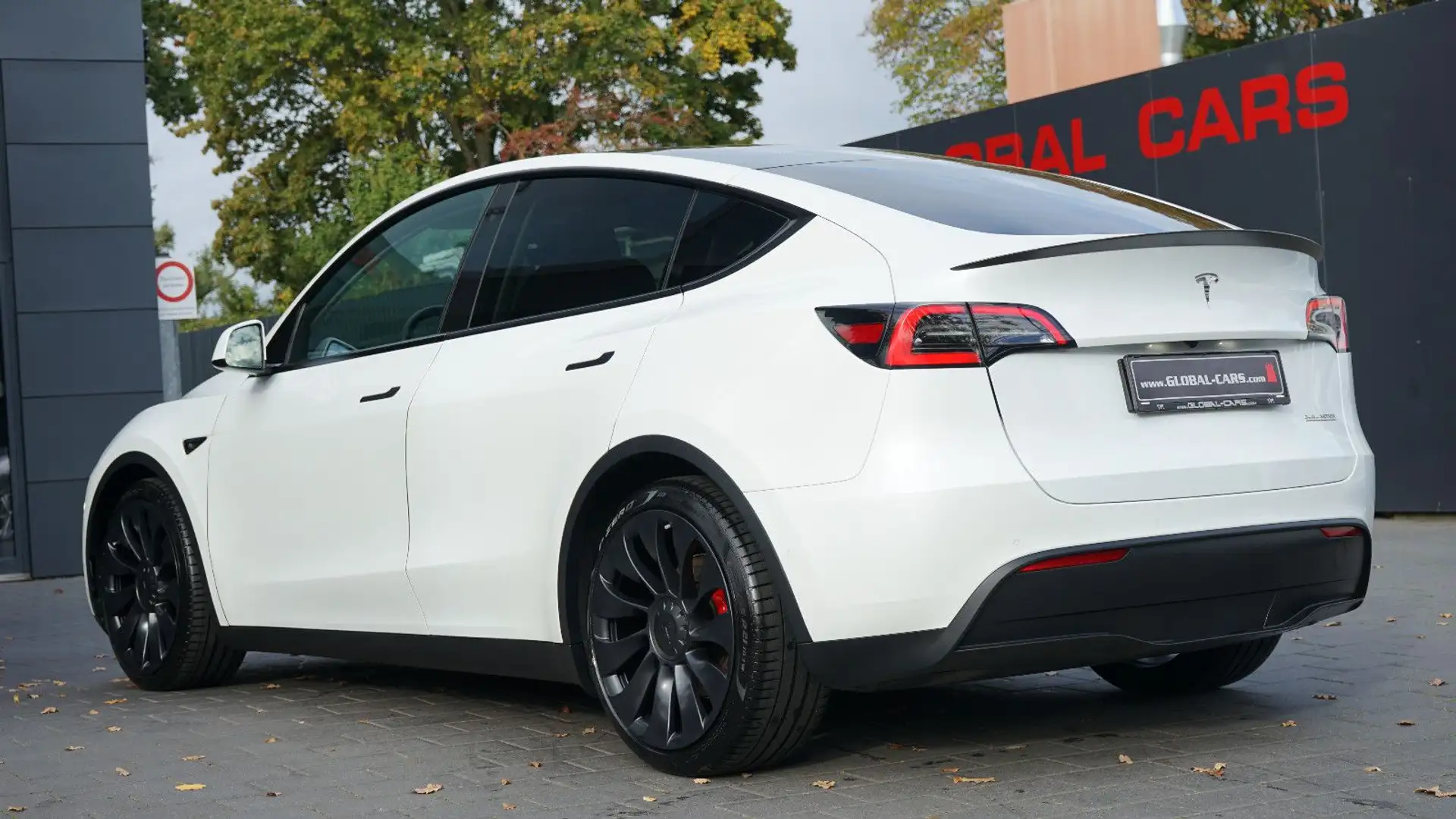 Tesla Model Y Y PERFORMANCE DUAL AWD*PANO*21"*PILOT*92,3% Weiß - 2