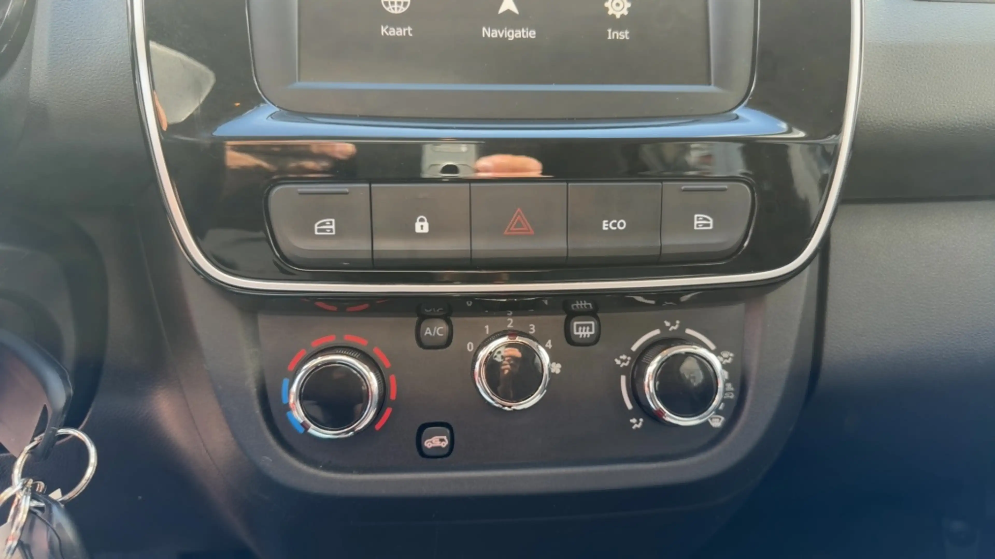 Dacia Spring Expression — photo 28