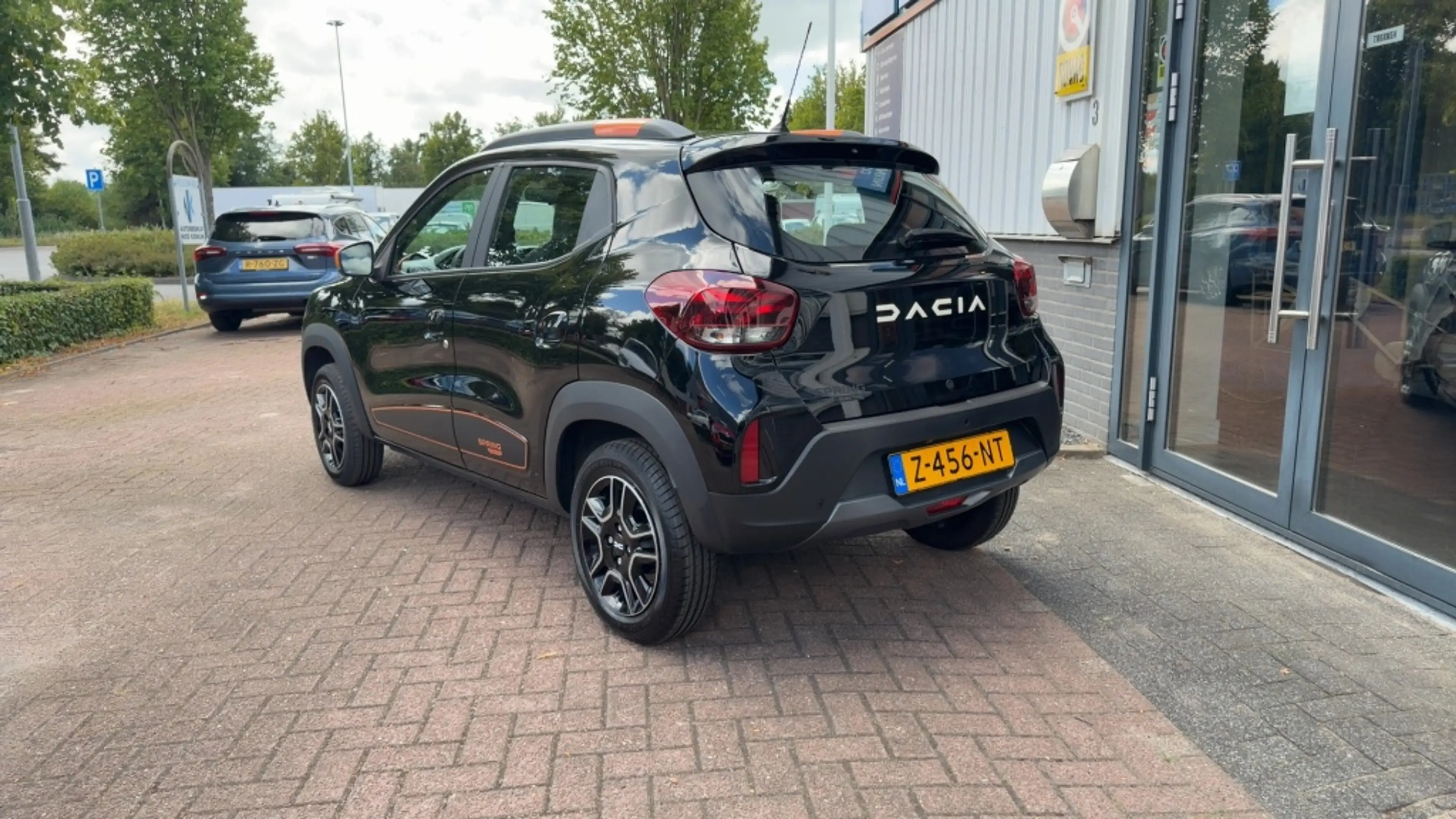 Dacia Spring Expression — photo 10
