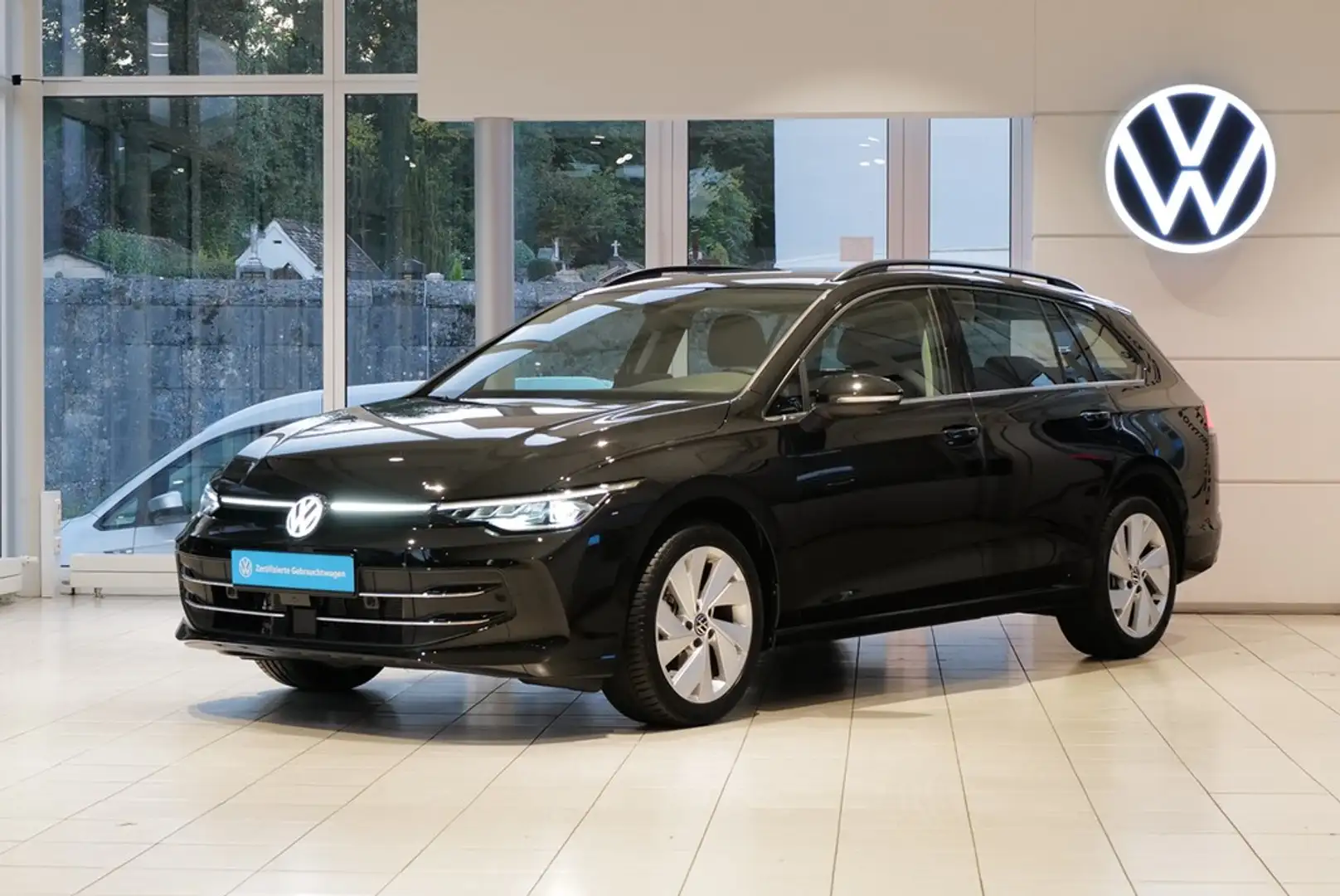 Volkswagen Golf VIII Variant 1.5eTSI DSG Style 360° Keyless Mem... Zwart - 2