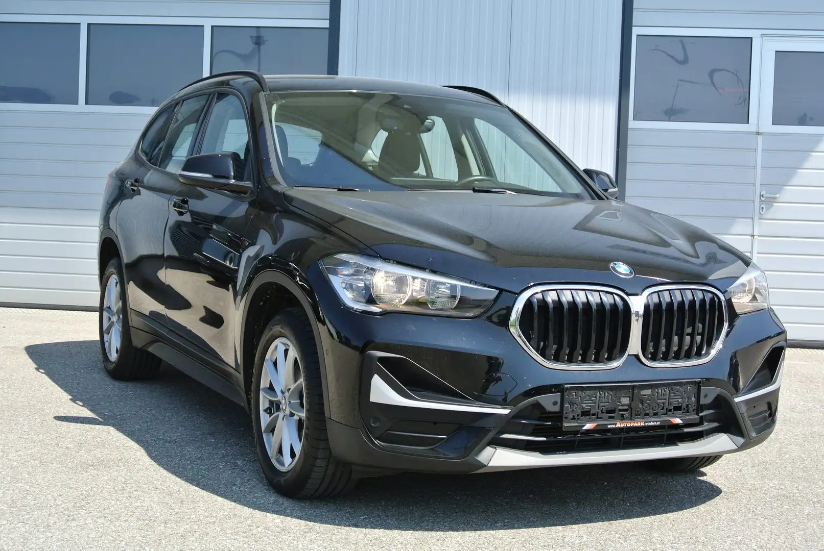 BMW X1 sDrive16d ** Head-up ** NAVI * KAMERA * Schwarz - 1