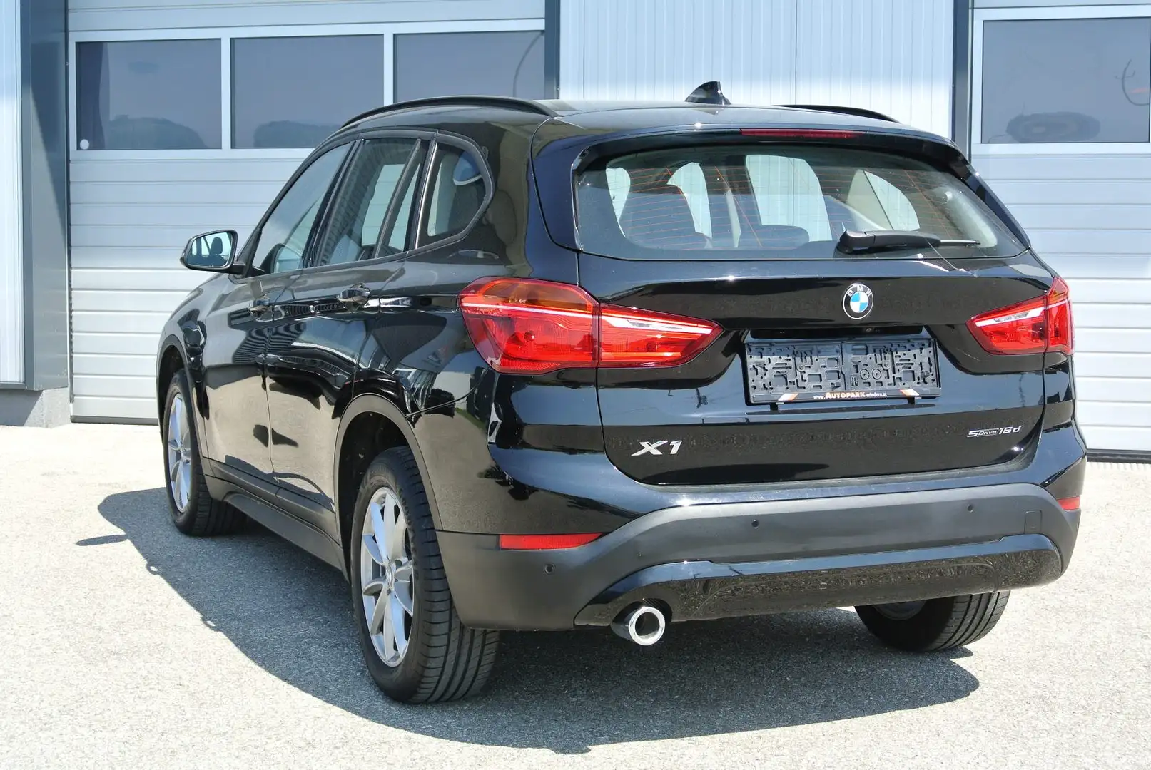 BMW X1 sDrive16d ** Head-up ** NAVI * KAMERA * Schwarz - 2