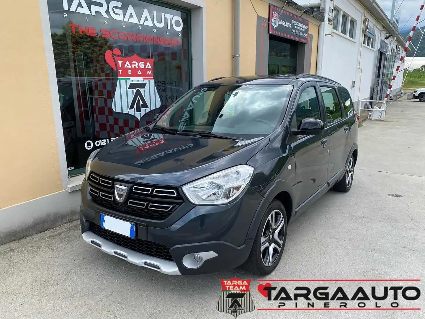 Dacia Lodgy Stepway 1.5 Blue dCi 8V 115CV 7 posti Grigio - 1