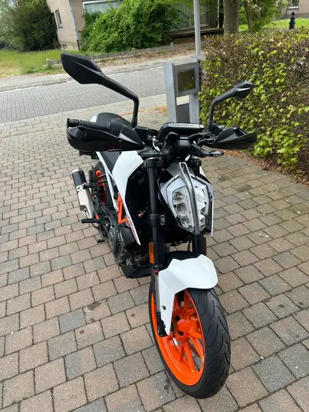 KTM 390 Duke - foto 2