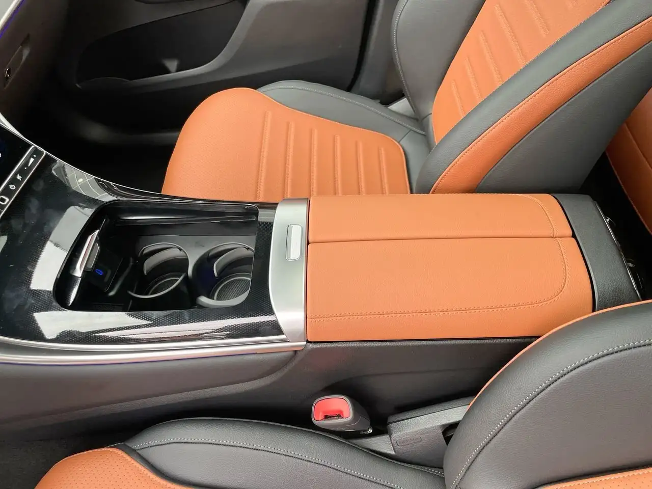 Mercedes-Benz GLC снимка Mercedes-Benz GLC