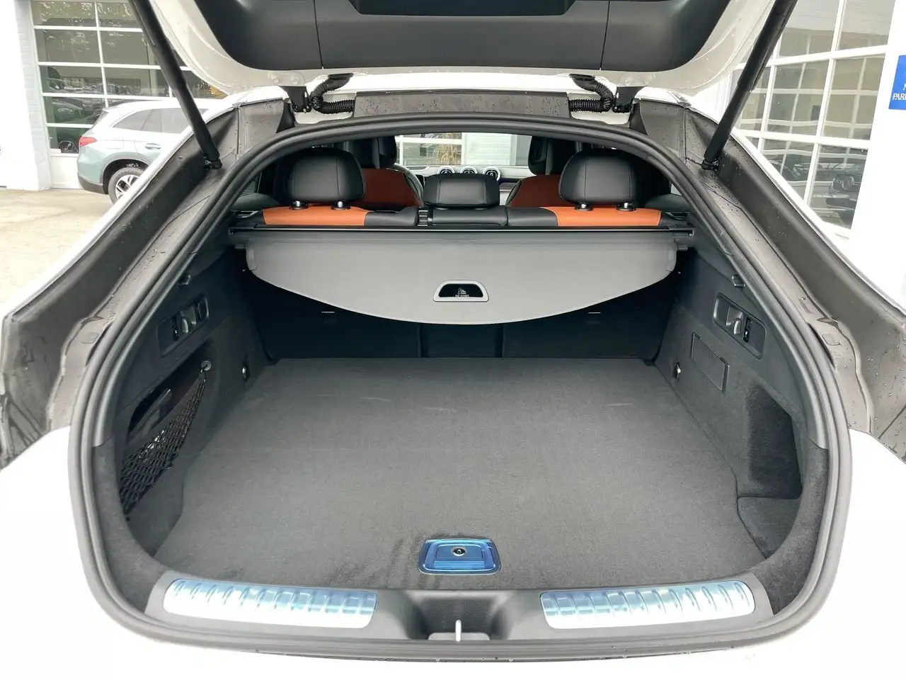 Mercedes-Benz GLC снимка Mercedes-Benz GLC