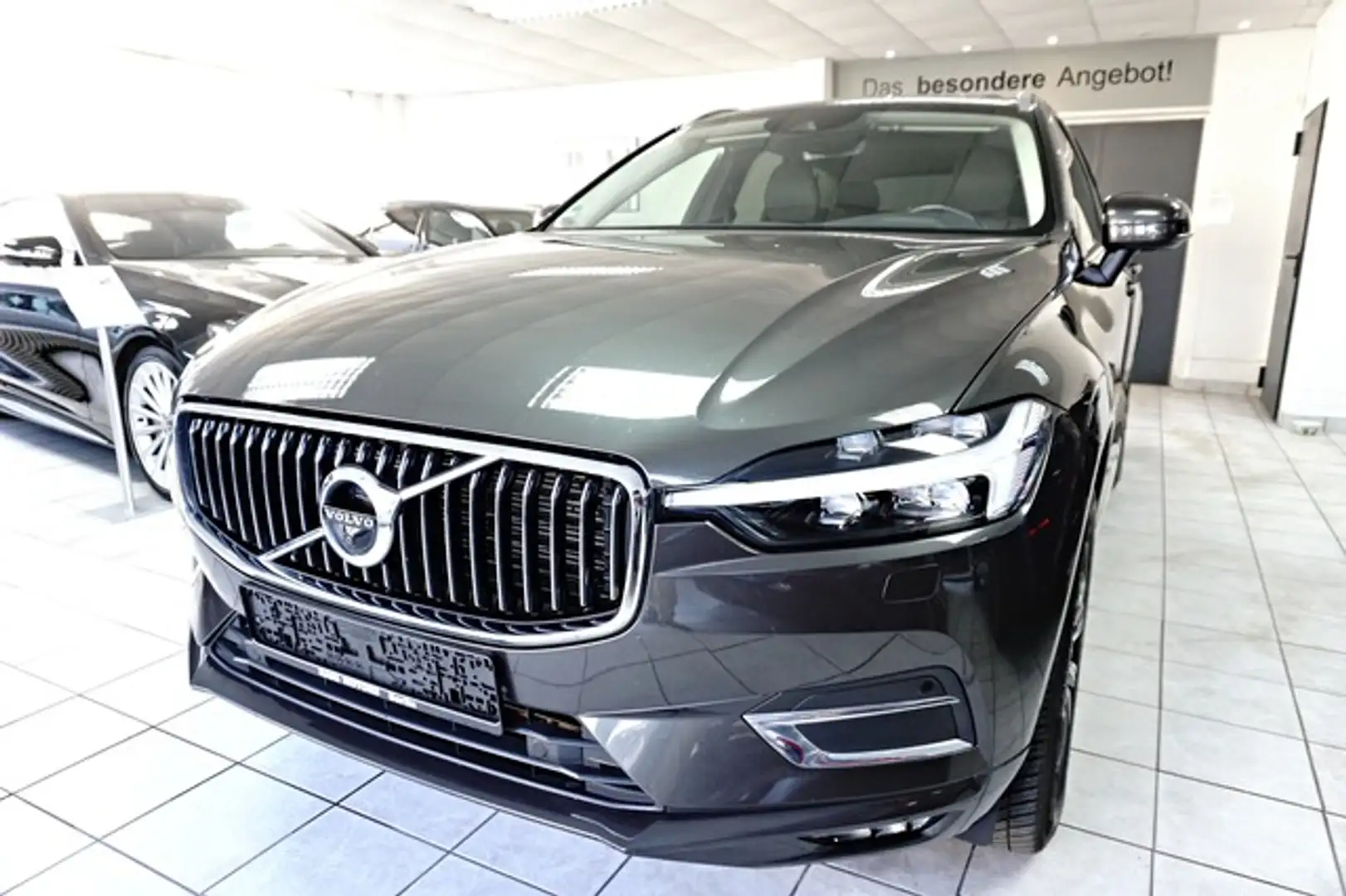 Volvo XC60 B4 AWD Inscription PANO 360° STHZG LEDER Gris - 2