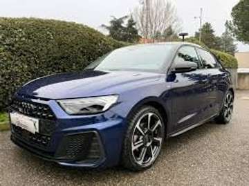 A1 Sportback 1.0 tfsi Identity Black 116cv s-troni