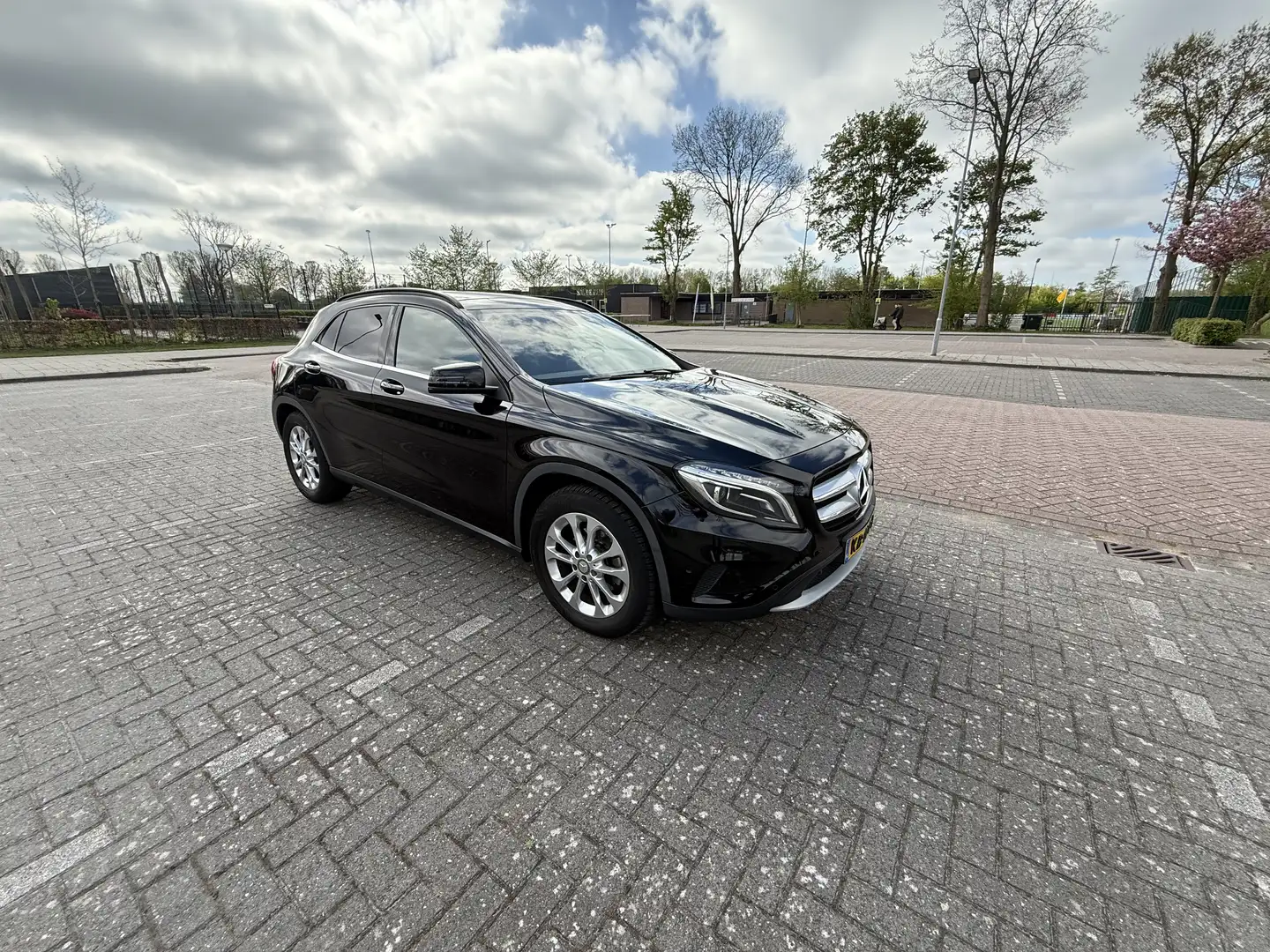 Mercedes-Benz GLA 180 Prestige Černá - 1