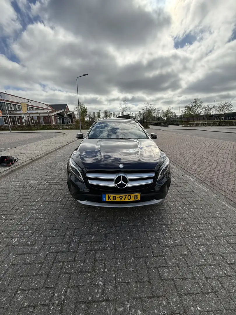 Mercedes-Benz GLA 180 Prestige Černá - 2
