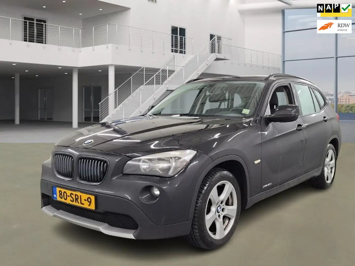 BMW X1 XDrive20i Business Schwarz - 1