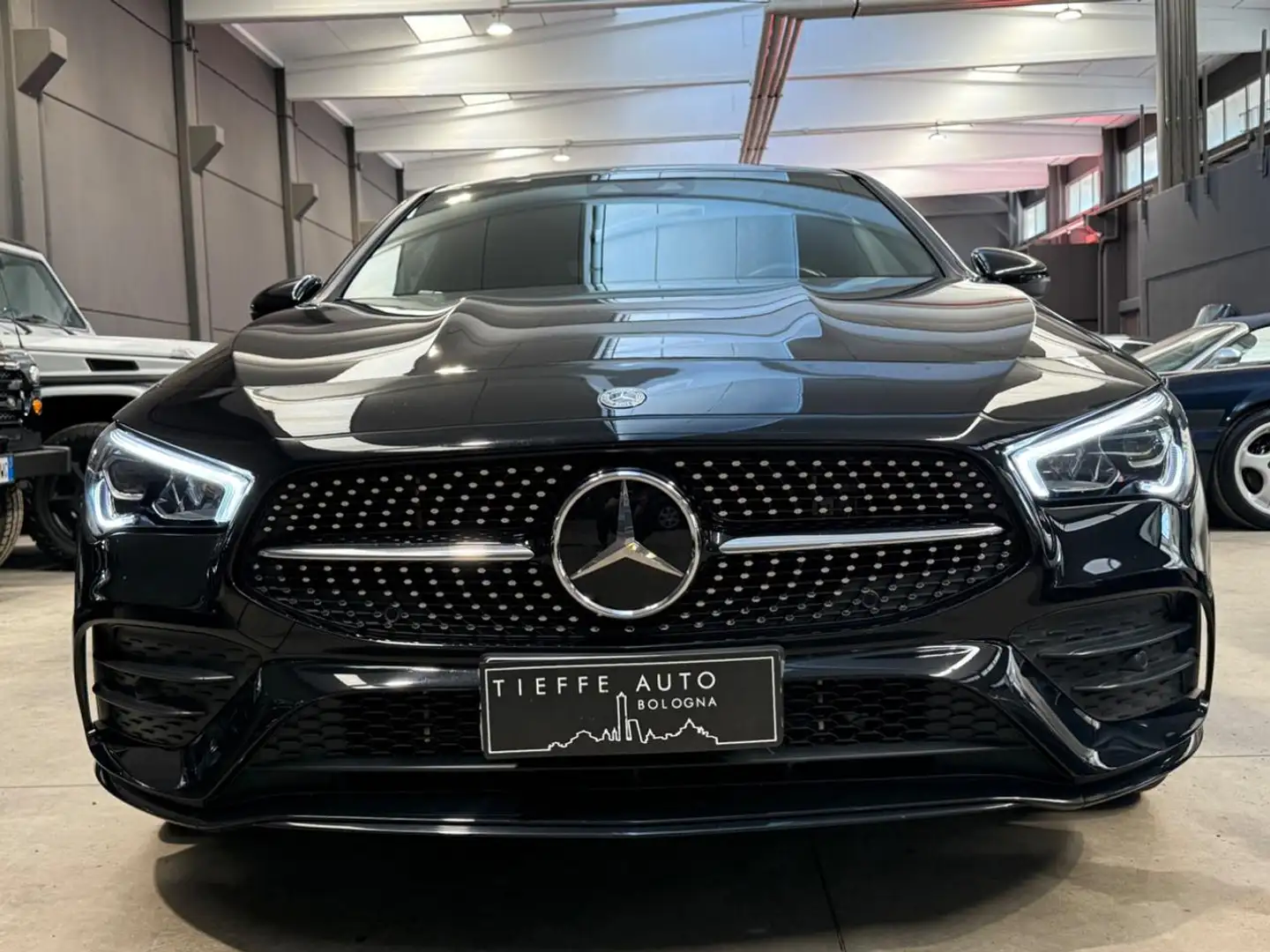 Mercedes-Benz CLA 250 e hybrid EQ Premium Чорний - 2