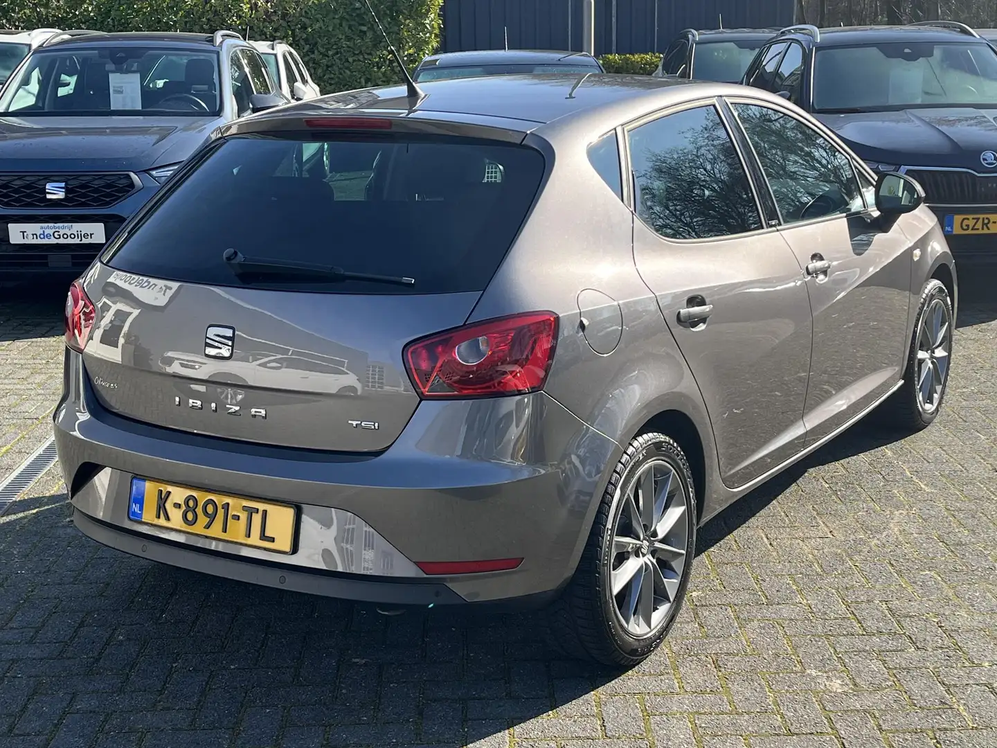 SEAT Ibiza 1.2 TSi Aut. I-Tech | CLIMA | NAV. | PDC V+A | Gris - 2