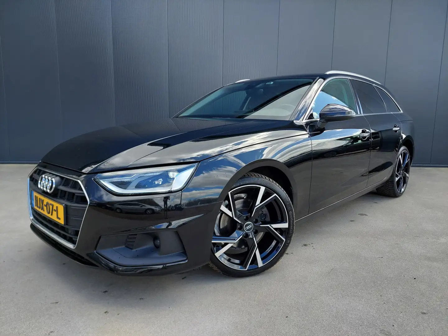 Audi A4 Avant 30 TDI 136 PK AUTOMAAT 1e EIGENAAR VIRTUAL C Zwart - 1