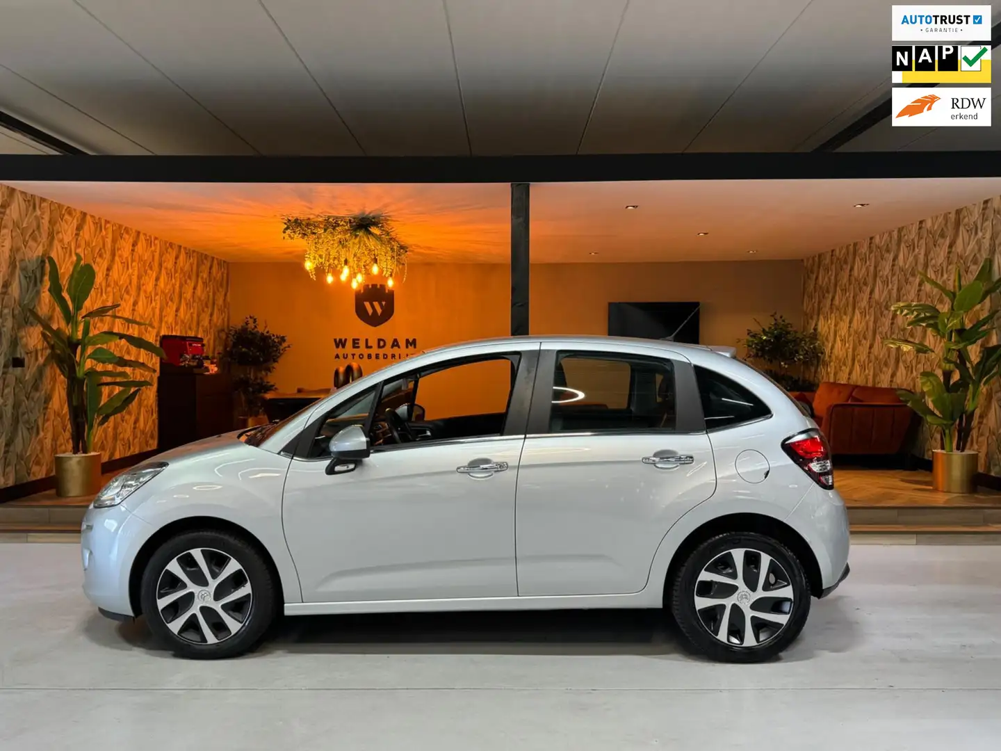 Citroen C3 1.2 PureTech Selection Garantie NAP 1STE EIG Trekh Grijs - 1