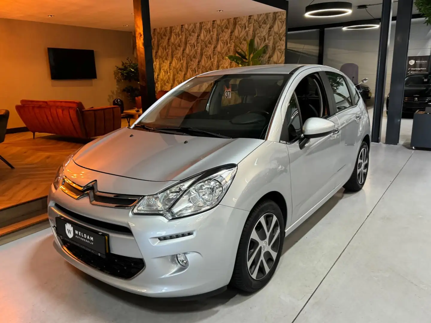 Citroen C3 1.2 PureTech Selection Garantie NAP 1STE EIG Trekh Grijs - 2