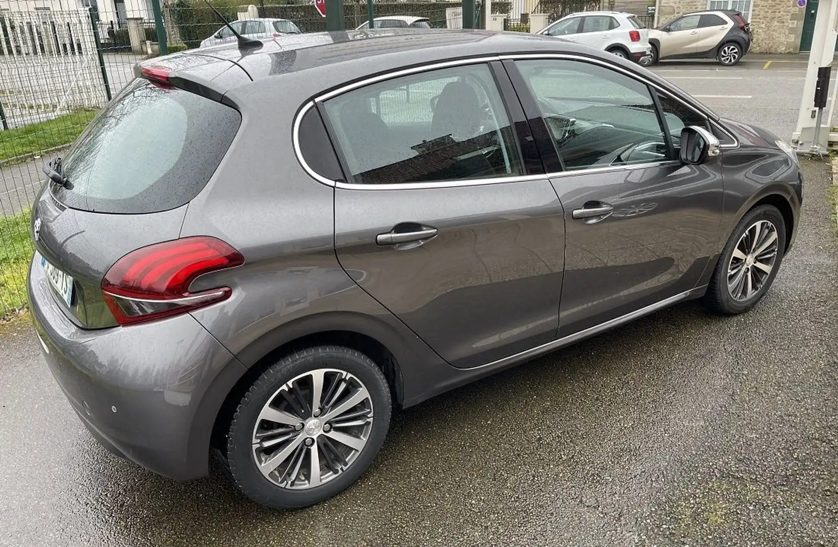 Peugeot 208 1.2 PURETECH 82CH ALLURE 5P Gris - 2