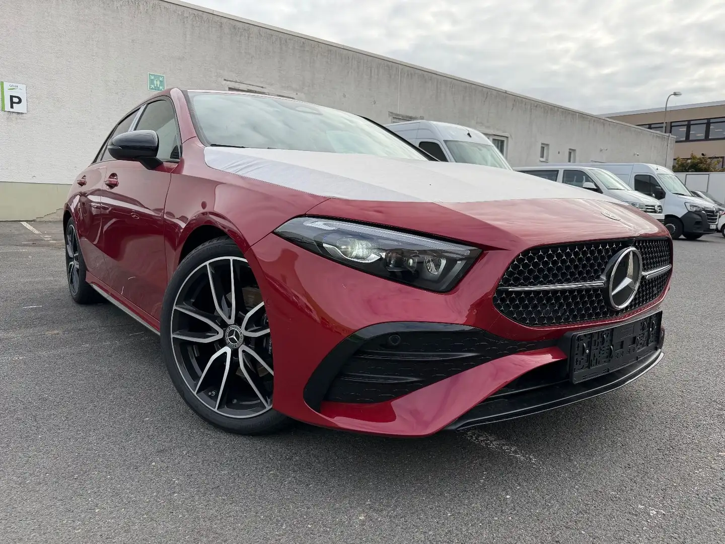 Mercedes-Benz A 180 * AMG LINE*SPECIAL-EDITION*NIGHT PAKET* Rot - 1