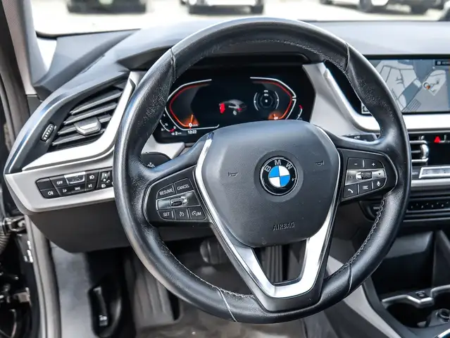 BMW 1 Series view 21