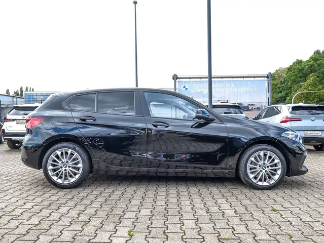 BMW 1 Series view 10