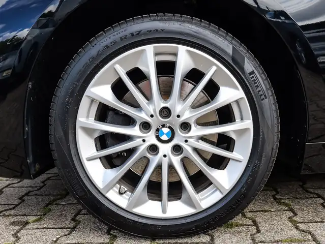 BMW 1 Series view 4