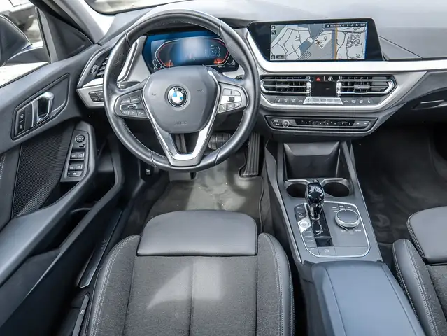 BMW 1 Series view 18