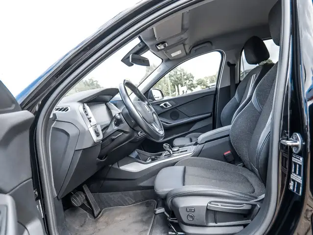BMW 1 Series view 5