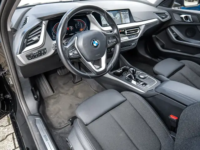BMW 1 Series view 16