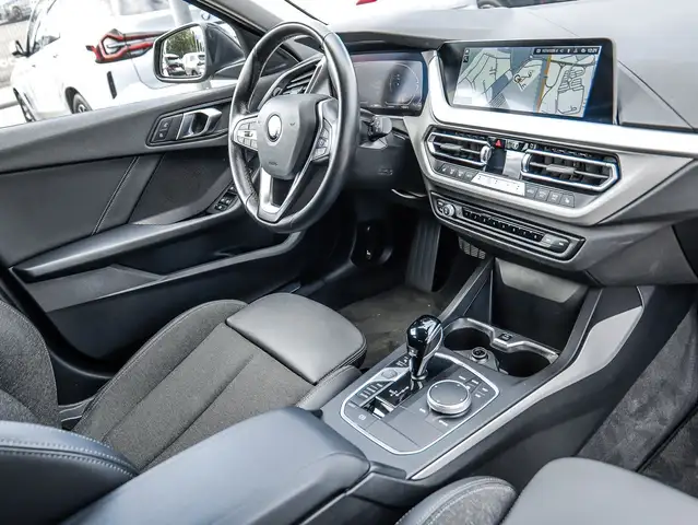 BMW 1 Series view 14