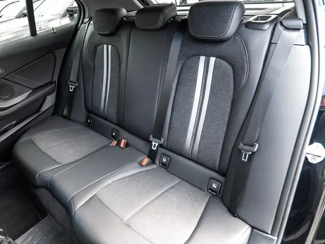 BMW 1 Series view 17