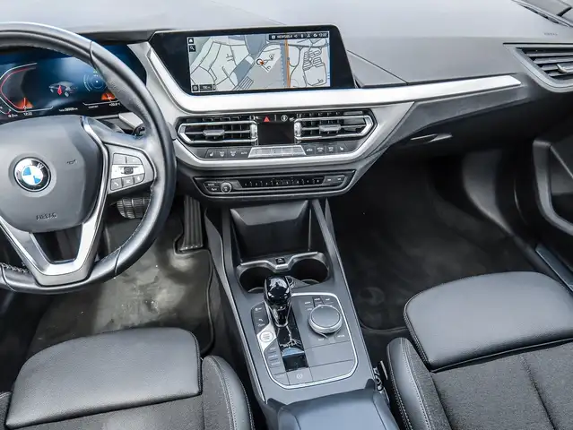 BMW 1 Series view 15