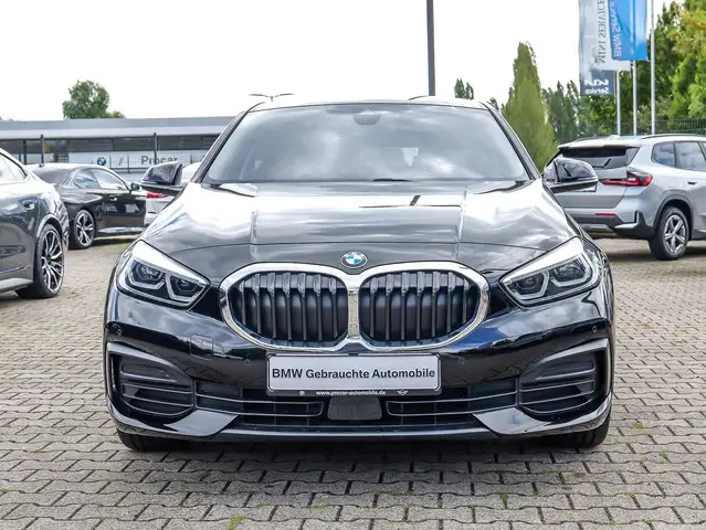 BMW 1 Series view 8
