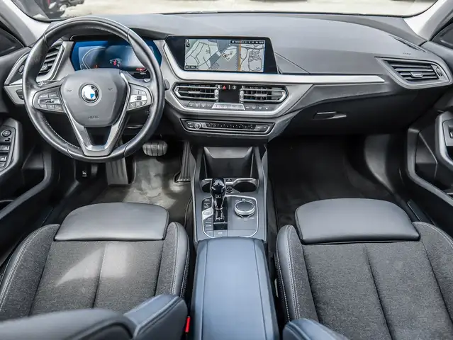 BMW 1 Series view 3