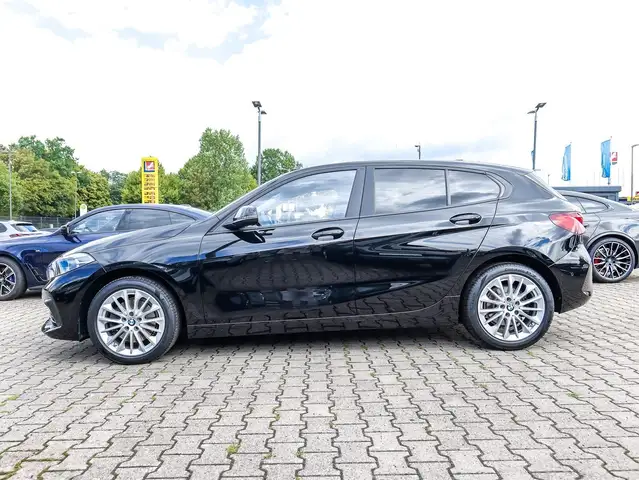 BMW 1 Series view 9