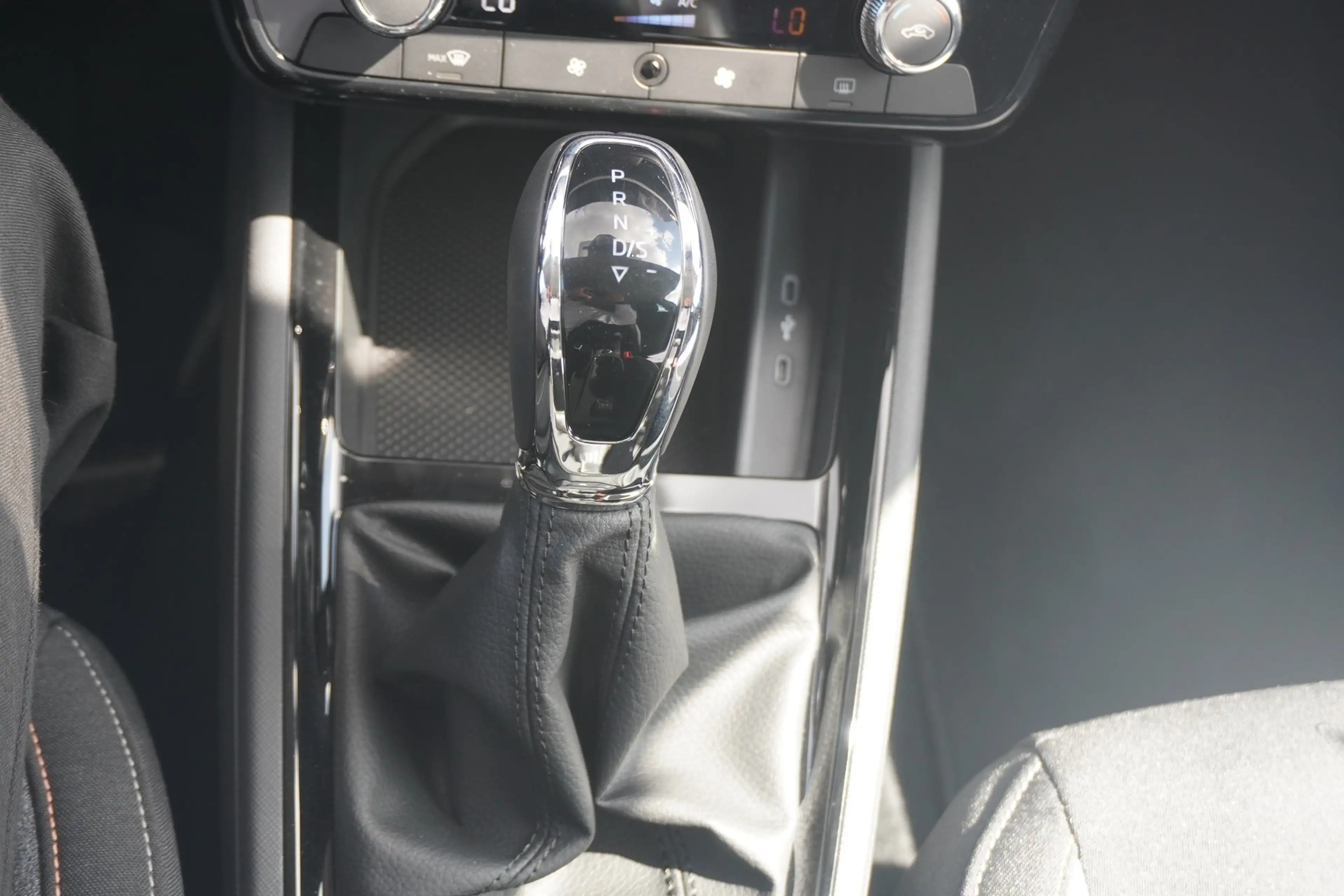Skoda Kamiq 1.0 TSI DSG LED Kamera Tempomat — photo 24