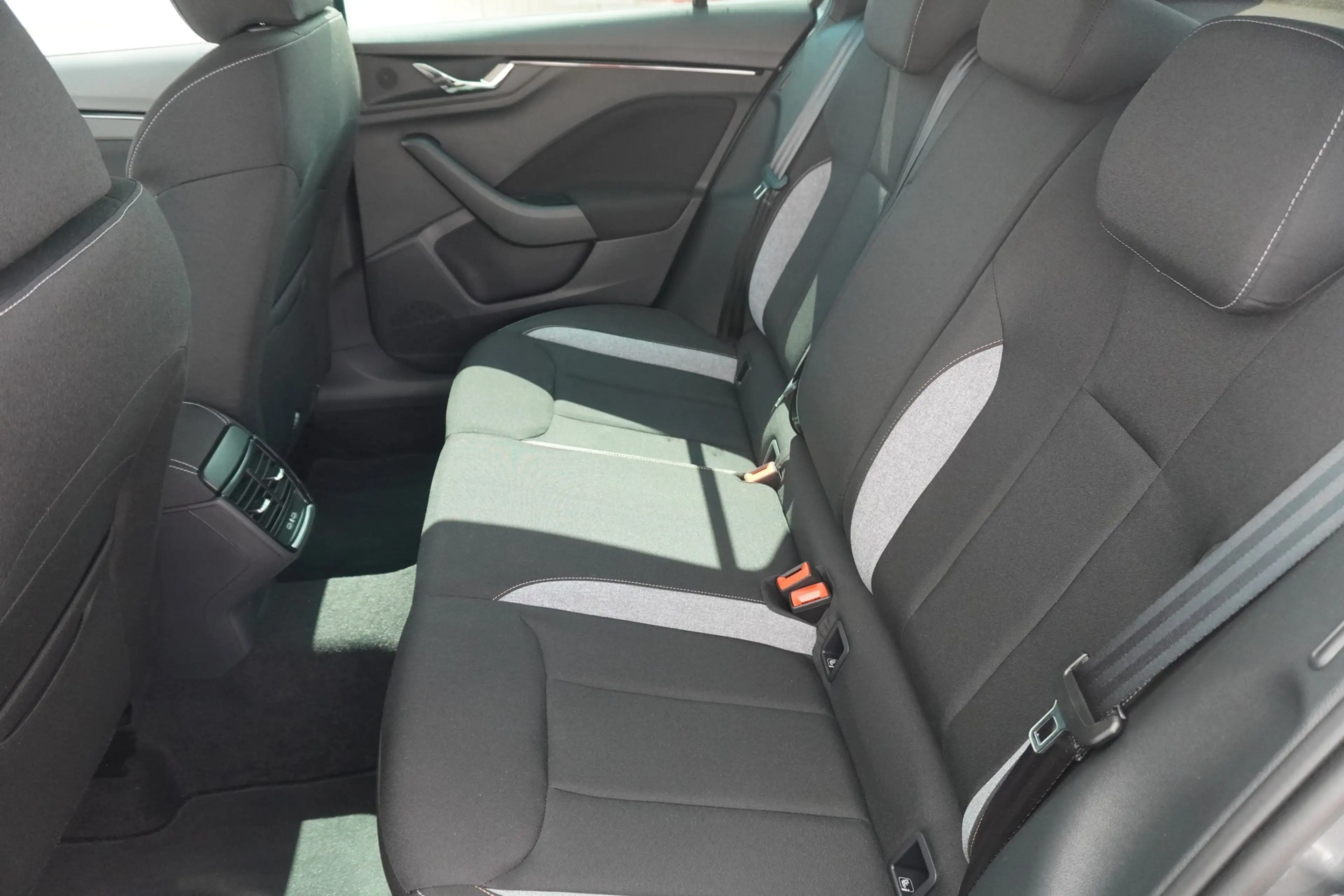 Skoda Kamiq 1.0 TSI DSG LED Kamera Tempomat — photo 11