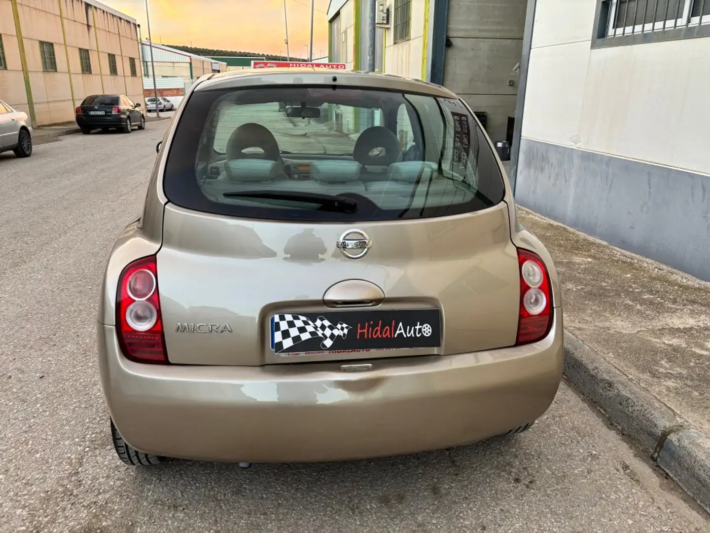 Nissan Micra 1.2 Visia Plus Beige - 2