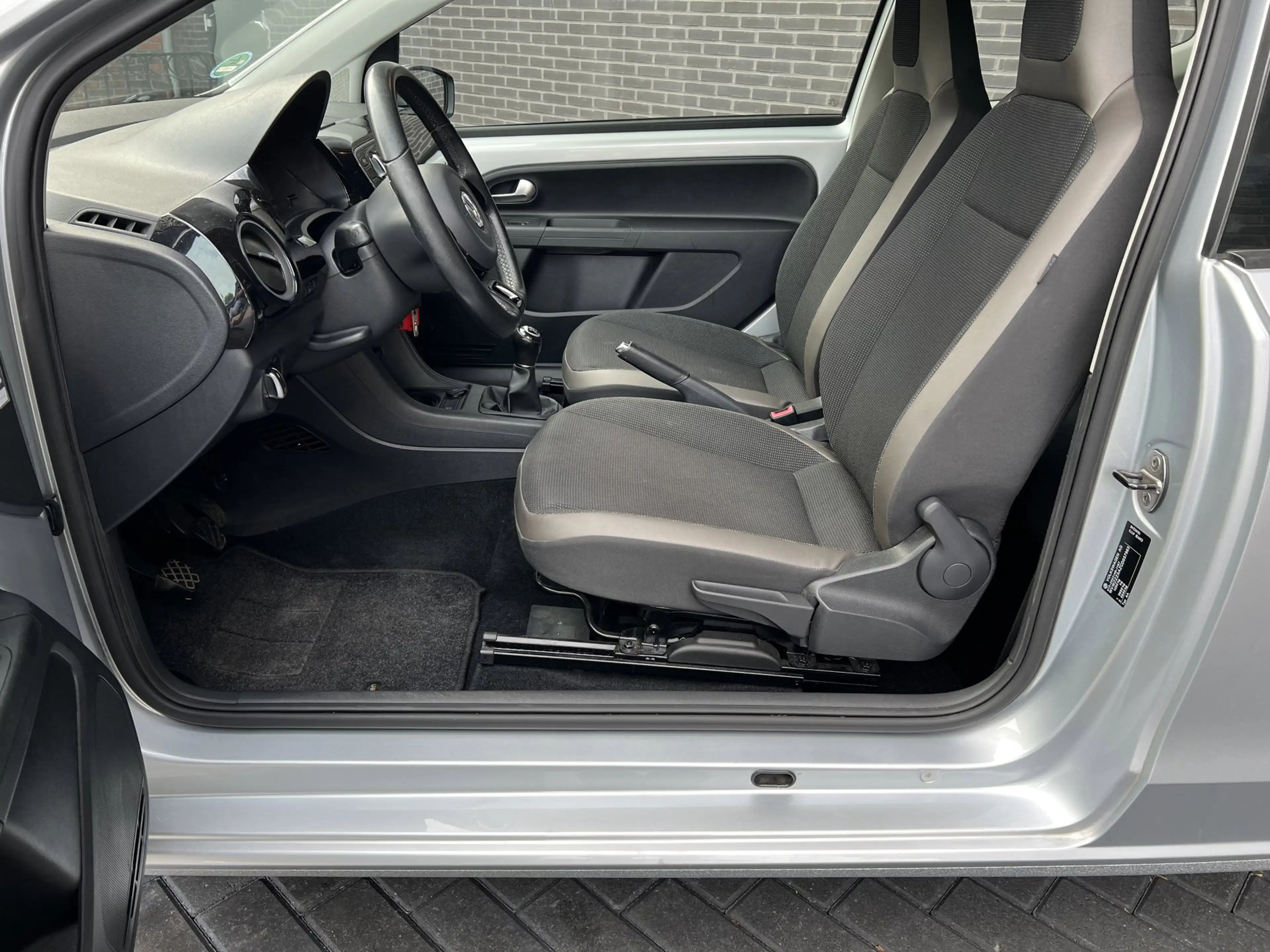 Volkswagen up! 1.0 high up! BlueMotion — photo 6