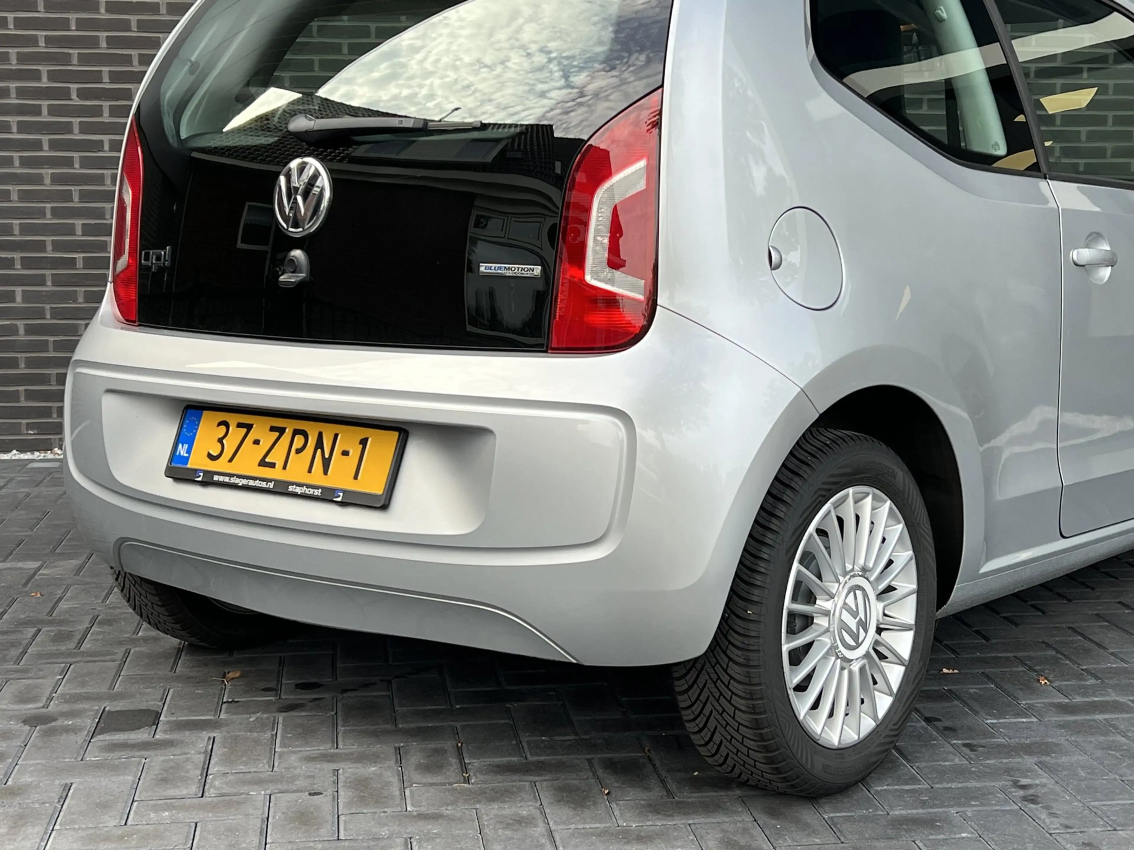 Volkswagen up! 1.0 high up! BlueMotion — photo 10