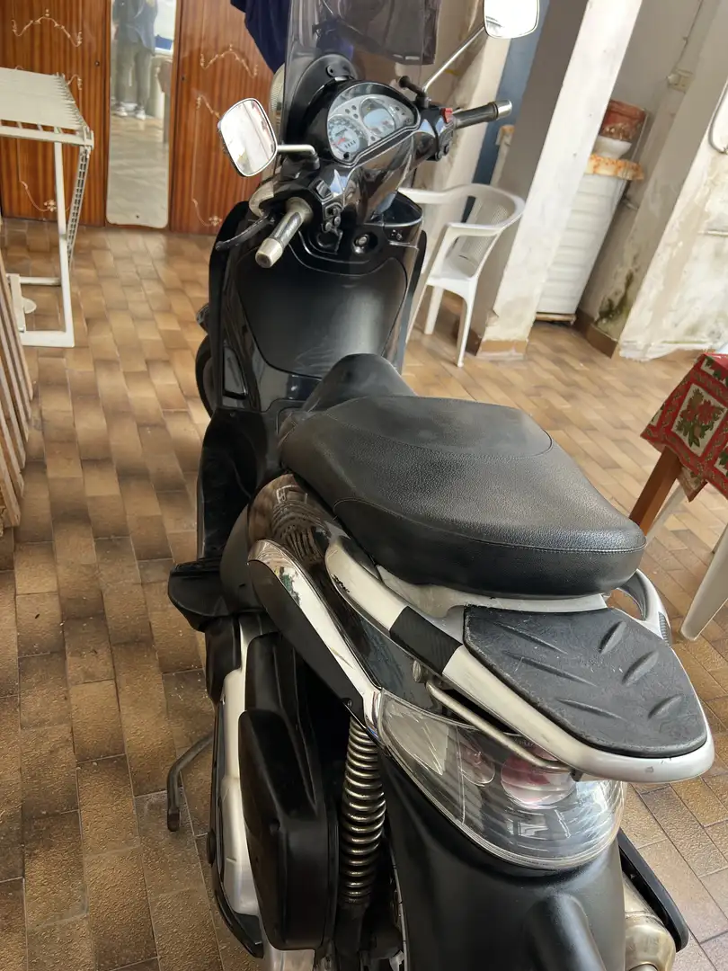 Piaggio Beverly 500 Czarny - 2