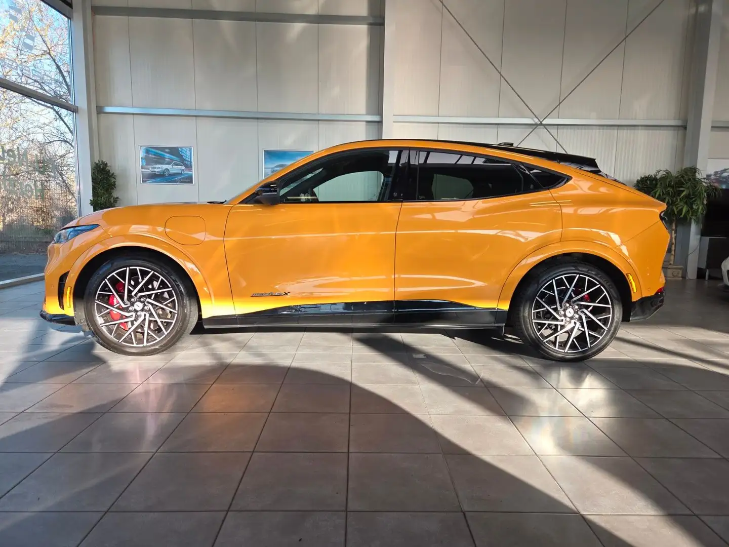 Ford Mustang Mach-E GT AWD Naranja - 2