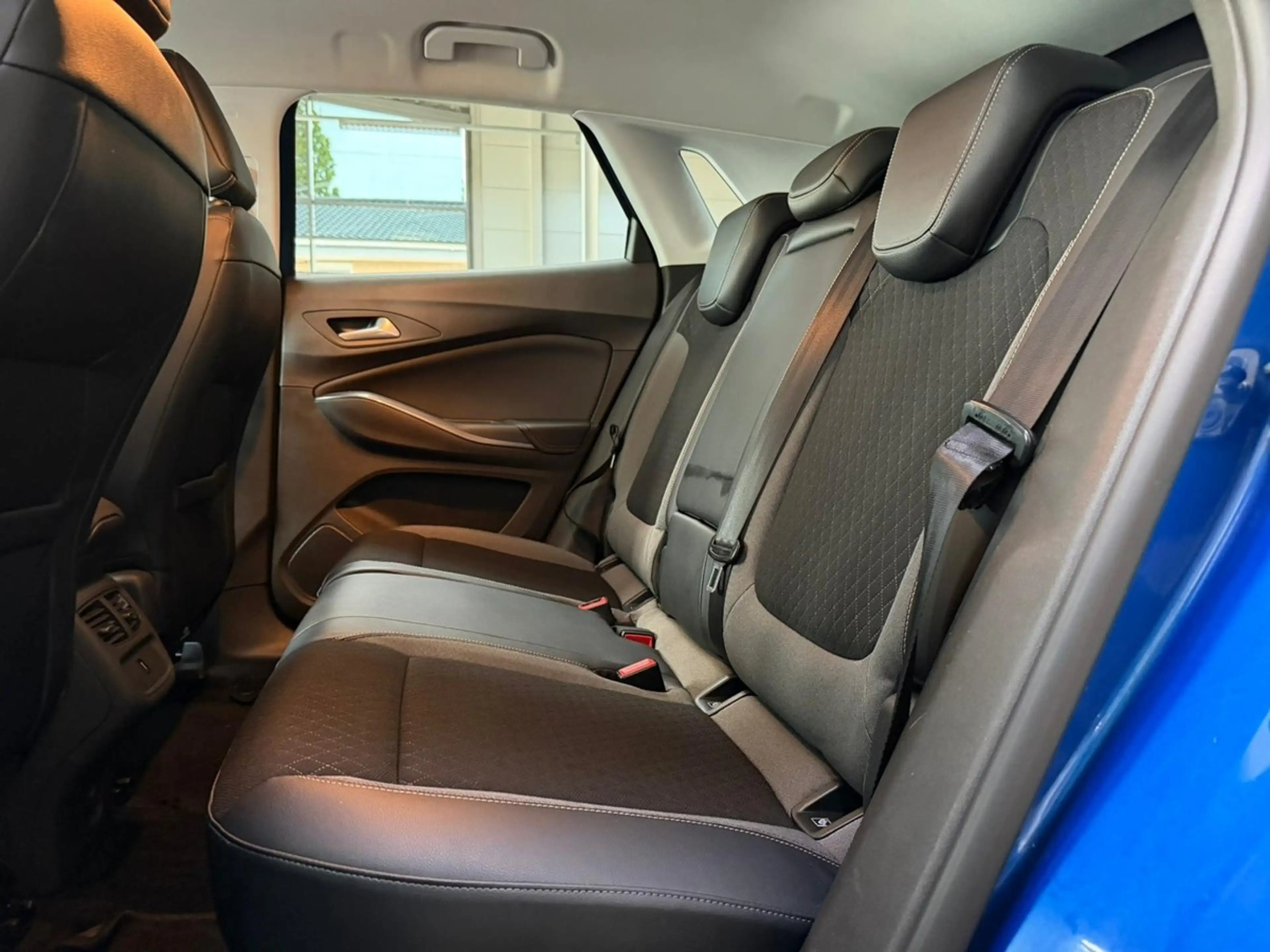 Opel Grandland X 1.6 CDTI Dynamic Bi-LED Navi 360Cam — photo 11