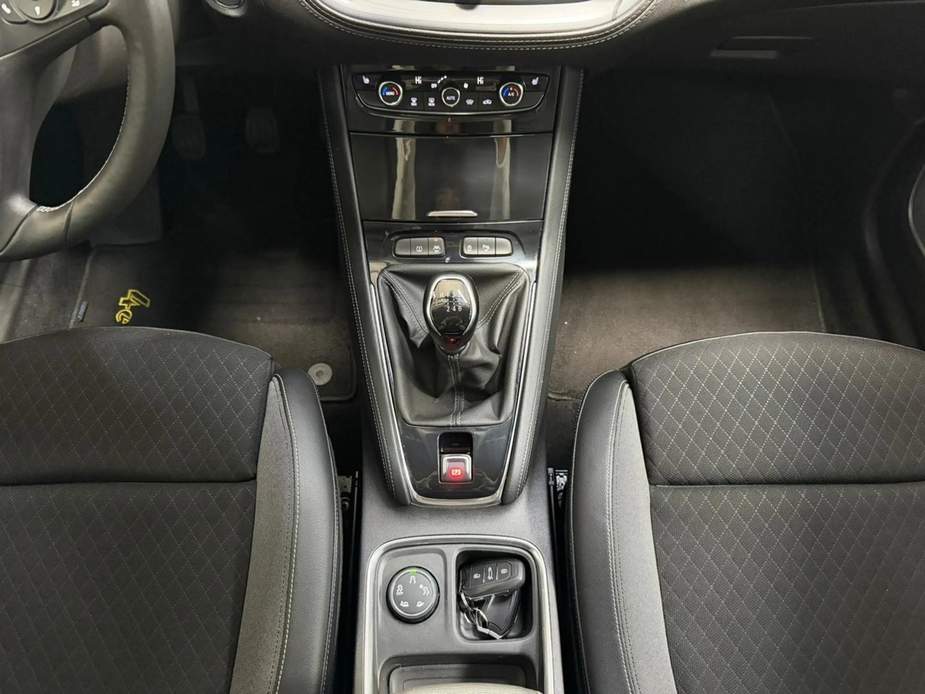 Opel Grandland X 1.6 CDTI Dynamic Bi-LED Navi 360Cam — photo 14