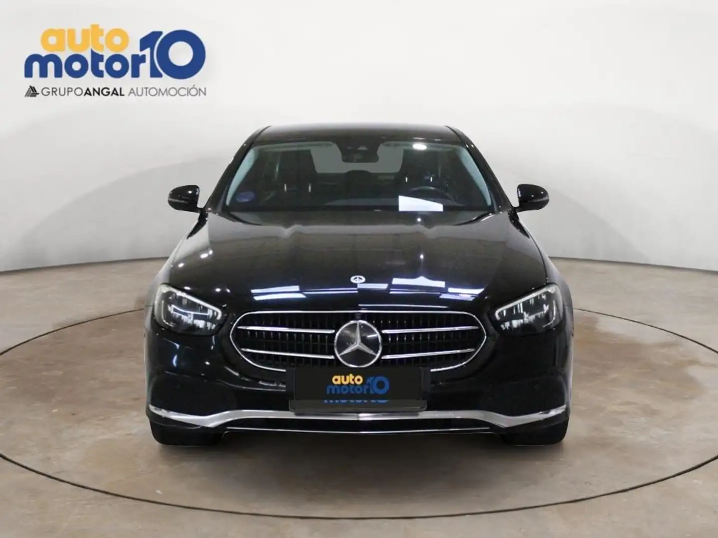 Mercedes-Benz E 300 4MATIC - 2