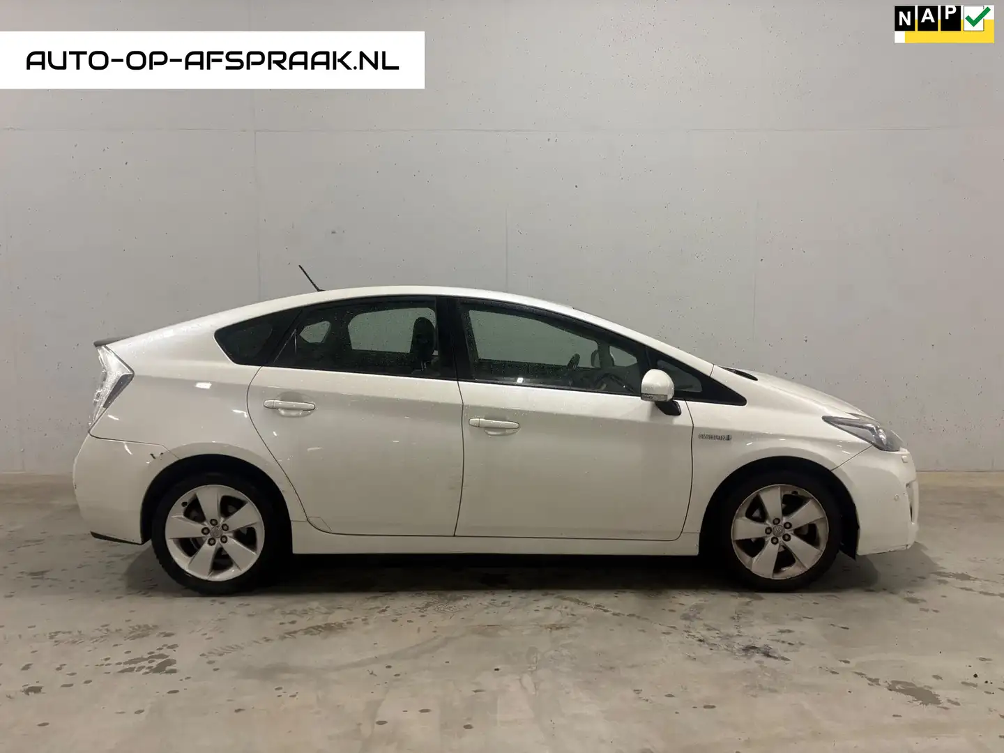 Toyota Prius 1.8 Dynamic Leer Camera Navi Head-Up Blanc - 1