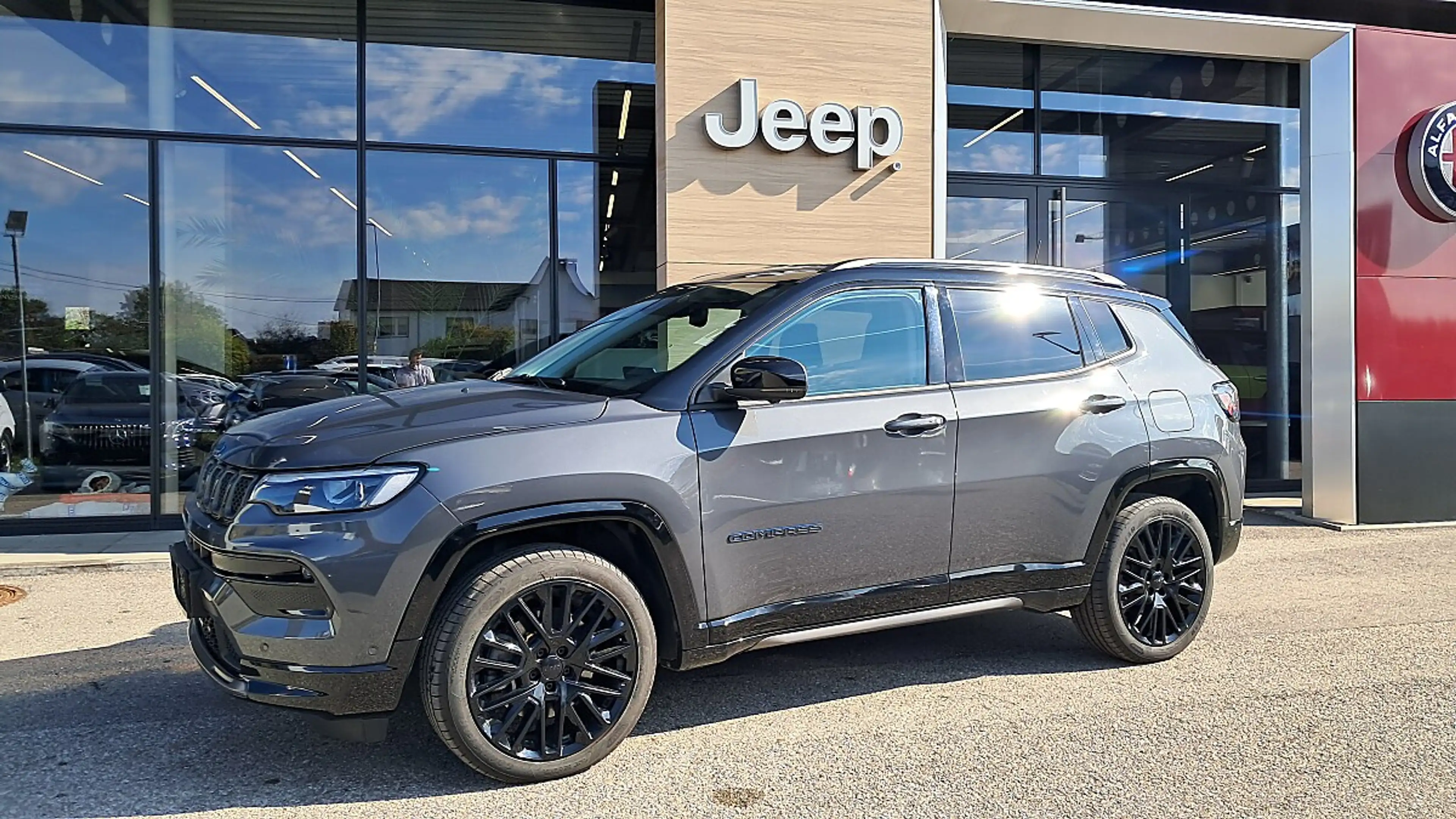 Jeep Compass 1.3 PHEV S 240 PS AT 4xe — photo 2