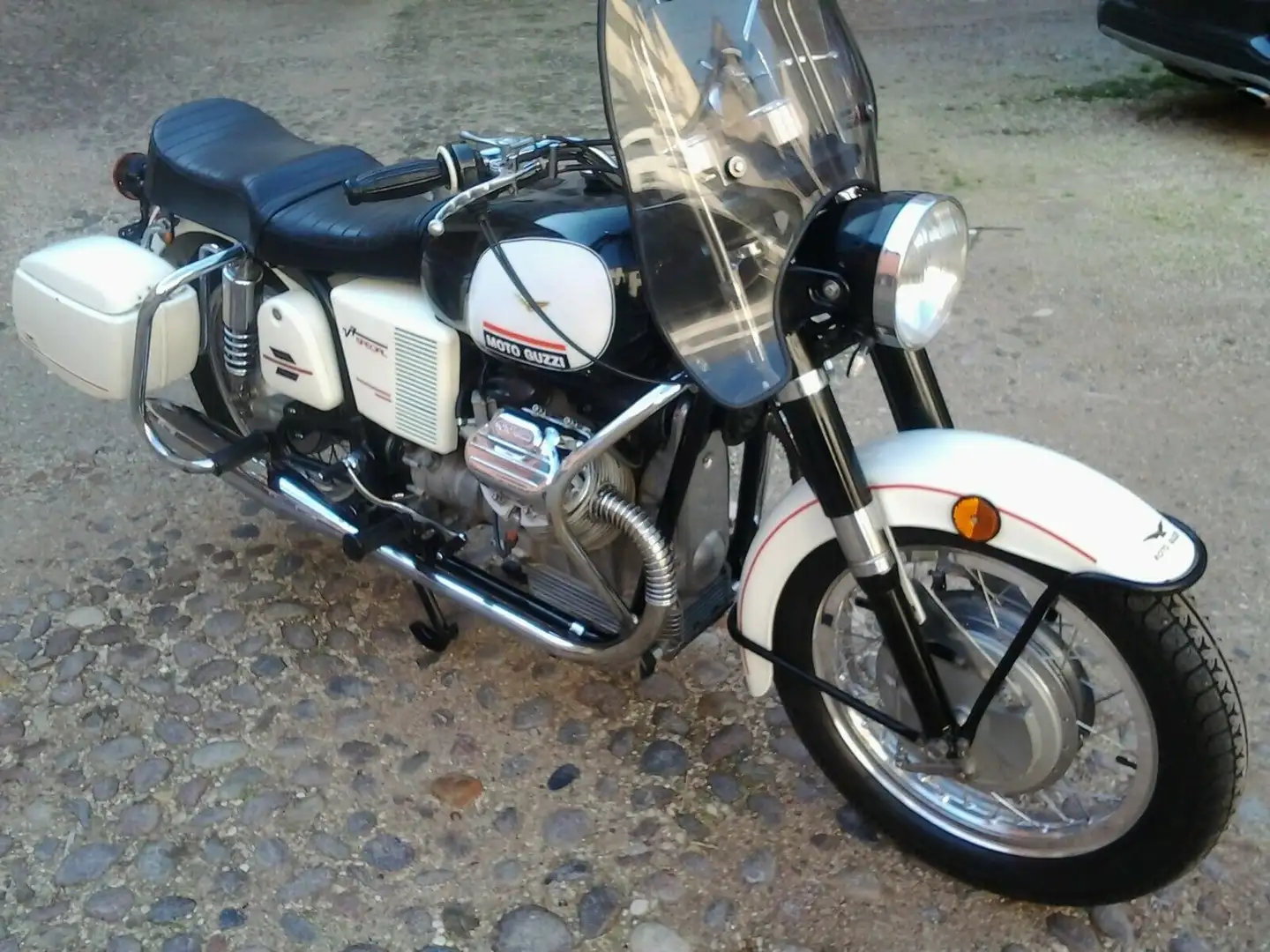 Moto Guzzi V 7 Special 750 Noir - 2