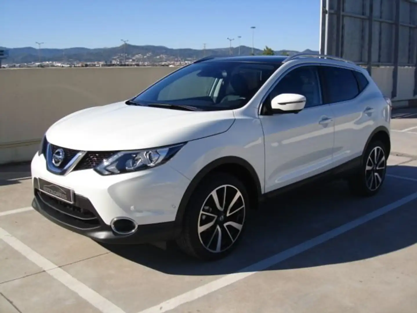Nissan Qashqai 1.6dCi Tekna 4x2 Weiß - 1