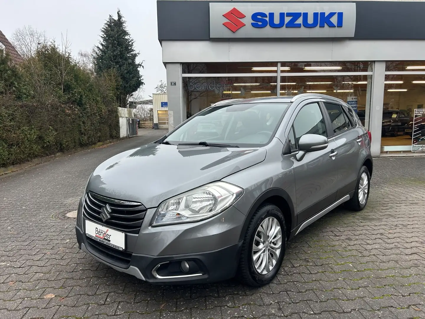 Suzuki Sonstige SX4 S-CROSS 1.6 Comfort 1. HAND KLIMA TEMPOMAT Grau - 1